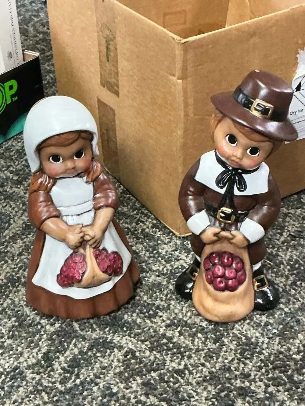 Molds Hand Painted Ceramic Pilgrim Boy and Girl Thanksgiving Figurine Set